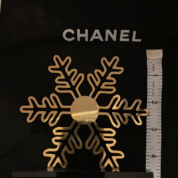 Chanel Snow Flake cosmetic display. The covered display Sold separately. - Picture 7 of 14
